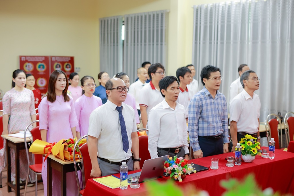 Chi bộ Tổng hợp I tổ chức Lễ kết nạp Đảng viên nhân kỷ niệm 136 năm Ngày sinh Chủ tịch Hồ Chí Minh